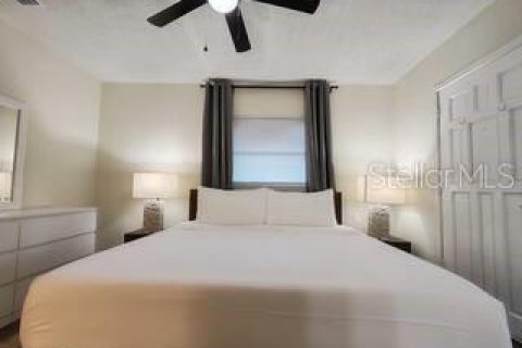 House in Tampa, Florida 3 bedrooms, 130.06 sq.m. № 2234626 - photo 4