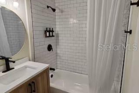 House in Tampa, Florida 3 bedrooms, 130.06 sq.m. № 2234626 - photo 8