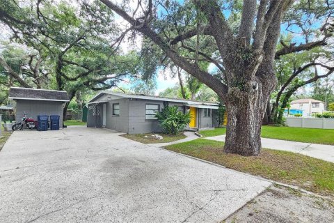 House in Tampa, Florida 3 bedrooms, 130.06 sq.m. № 2234626 - photo 2