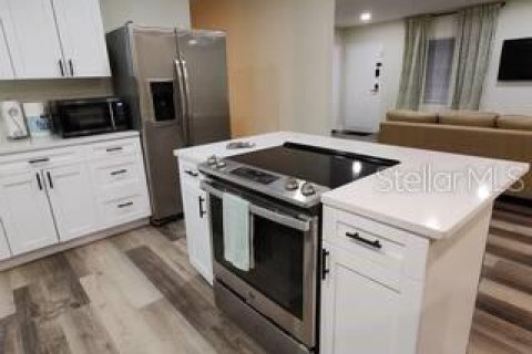 House in Tampa, Florida 3 bedrooms, 130.06 sq.m. № 2234626 - photo 3
