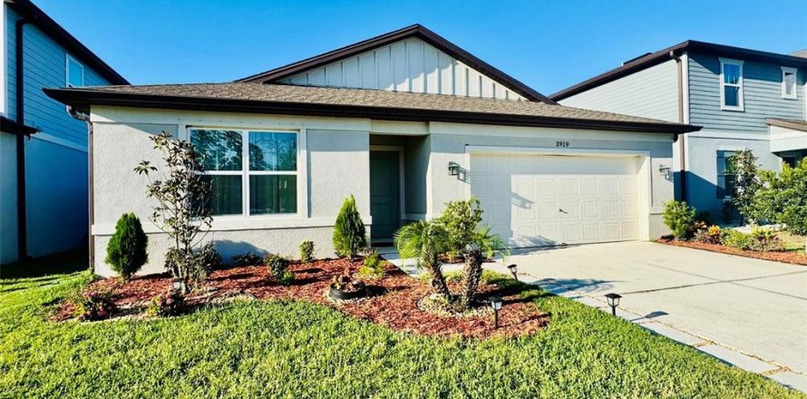 House in Plant City, Florida 4 bedrooms, 171.31 sq.m. № 2400420
