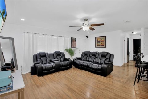 House in Sanford, Florida 2 bedrooms, 93.65 sq.m. № 1820472 - photo 8