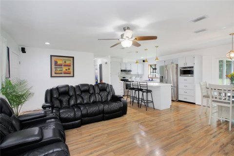 House in Sanford, Florida 2 bedrooms, 93.65 sq.m. № 1820472 - photo 9