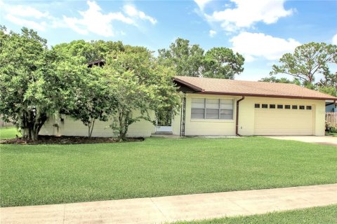 House in Sanford, Florida 2 bedrooms, 93.65 sq.m. № 1820472 - photo 1