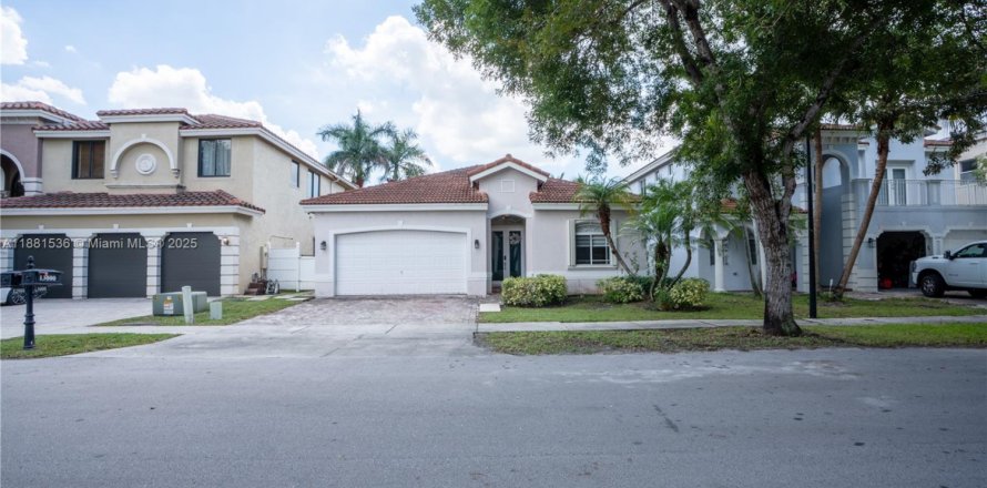Villa ou maison à Miramar, Floride 3 chambres, 141.4 m2 № 1977780