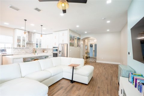 Villa ou maison à louer à Miramar, Floride: 3 chambres, 141.4 m2 № 1977780 - photo 4