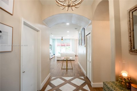 Villa ou maison à louer à Miramar, Floride: 3 chambres, 141.4 m2 № 1977780 - photo 2