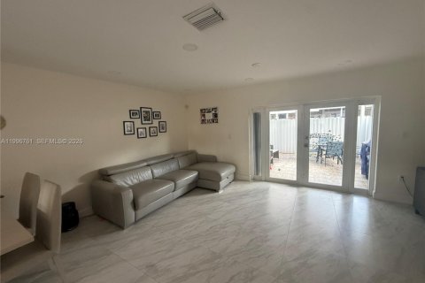 Adosado en venta en Miami, Florida, 2 dormitorios, 108.7 m2 № 2058998 - foto 27