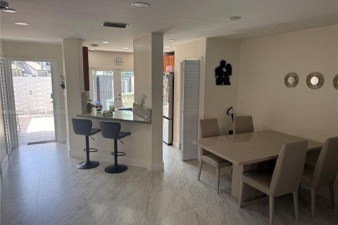 Adosado en venta en Miami, Florida, 2 dormitorios, 108.7 m2 № 2058998 - foto 6