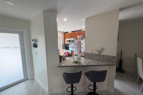 Adosado en venta en Miami, Florida, 2 dormitorios, 108.7 m2 № 2058998 - foto 7
