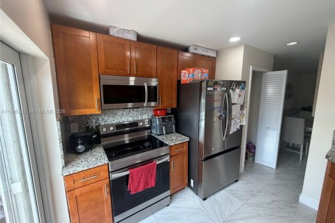 Adosado en venta en Miami, Florida, 2 dormitorios, 108.7 m2 № 2058998 - foto 10