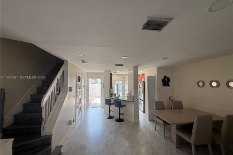Adosado en venta en Miami, Florida, 2 dormitorios, 108.7 m2 № 2058998 - foto 4
