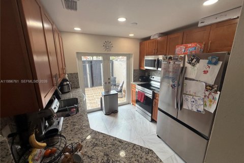 Adosado en venta en Miami, Florida, 2 dormitorios, 108.7 m2 № 2058998 - foto 11