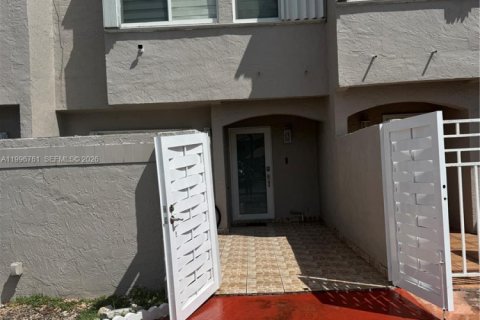 Adosado en venta en Miami, Florida, 2 dormitorios, 108.7 m2 № 2058998 - foto 2