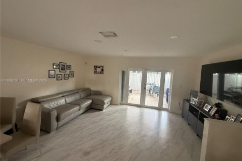 Adosado en venta en Miami, Florida, 2 dormitorios, 108.7 m2 № 2058998 - foto 5