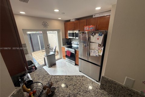 Adosado en venta en Miami, Florida, 2 dormitorios, 108.7 m2 № 2058998 - foto 8