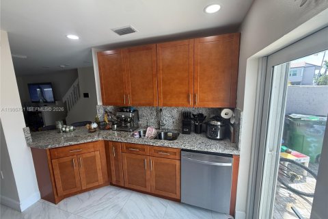 Adosado en venta en Miami, Florida, 2 dormitorios, 108.7 m2 № 2058998 - foto 9