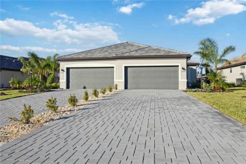 House in Englewood, Florida 2 bedrooms, 145.3 sq.m. № 2195306