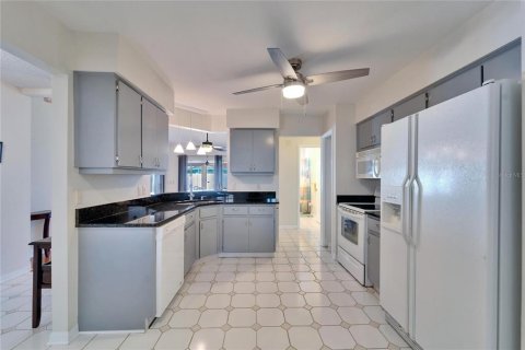 Купить виллу или дом в Брэндон, Флорида 8 комнат, 121.42м2, № 1547610 - фото 15
