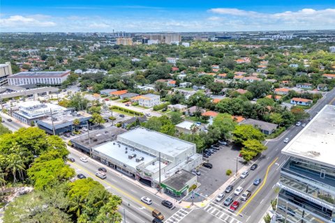 Propiedad comercial en venta en Coral Gables, Florida № 2022373 - foto 9