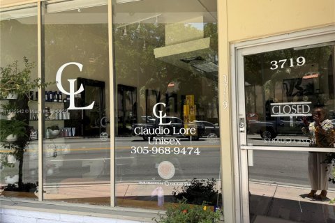 Propiedad comercial en venta en Coral Gables, Florida № 2022373 - foto 7