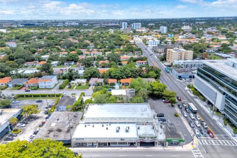 Propiedad comercial en venta en Coral Gables, Florida № 2022373 - foto 8