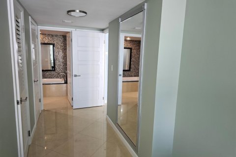 Купить кондоминиум в Форт-Лодердейл, Флорида 3 комнаты, 136.57м2, № 2173035 - фото 20