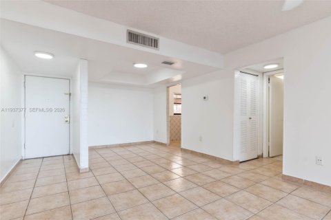 Copropriété à louer à Miami, Floride: 2 chambres, 86.49 m2 № 1999192 - photo 3