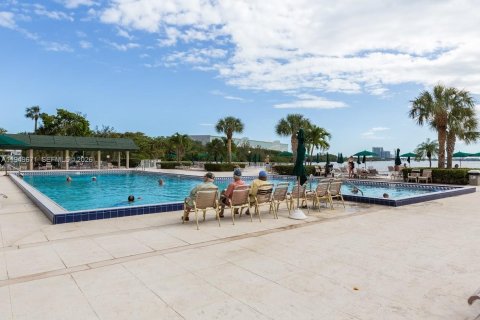 Condominio en venta en Sunny Isles Beach, Florida, 1 dormitorio, 70.79 m2 № 2078075 - foto 19