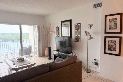 Condominio en venta en Sunny Isles Beach, Florida, 1 dormitorio, 70.79 m2 № 2078075 - foto 6