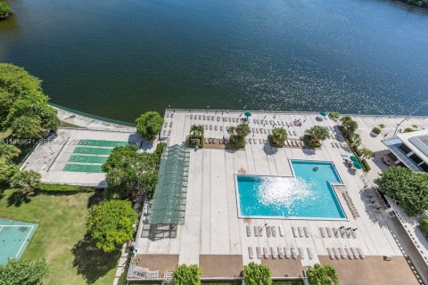 Condominio en venta en Sunny Isles Beach, Florida, 1 dormitorio, 70.79 m2 № 2078075 - foto 16
