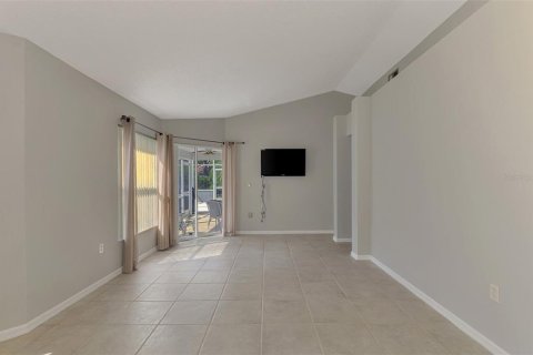 House in Sarasota, Florida 2 bedrooms, 102.19 sq.m. № 2229652 - photo 9
