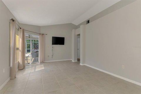 House in Sarasota, Florida 2 bedrooms, 102.19 sq.m. № 2229652 - photo 10