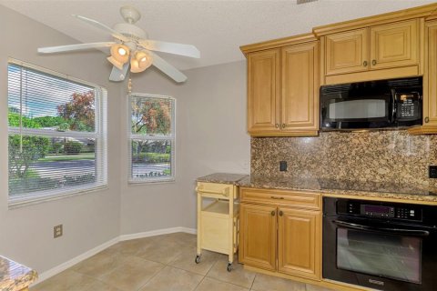 House in Sarasota, Florida 2 bedrooms, 102.19 sq.m. № 2229652 - photo 7