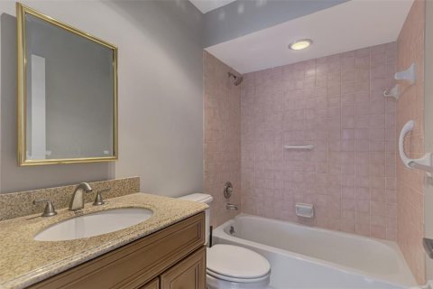 House in Sarasota, Florida 2 bedrooms, 102.19 sq.m. № 2229652 - photo 22