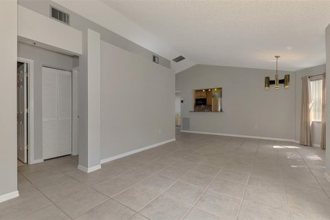 House in Sarasota, Florida 2 bedrooms, 102.19 sq.m. № 2229652 - photo 11