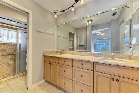 House in Sarasota, Florida 2 bedrooms, 102.19 sq.m. № 2229652 - photo 17