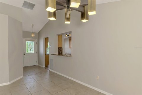 House in Sarasota, Florida 2 bedrooms, 102.19 sq.m. № 2229652 - photo 12