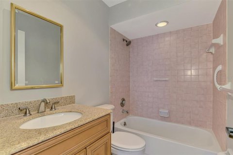 House in Sarasota, Florida 2 bedrooms, 102.19 sq.m. № 2229652 - photo 21