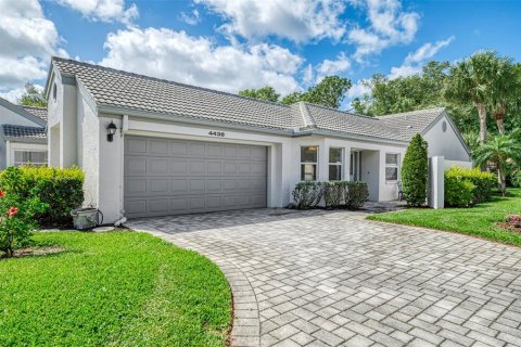 House in Sarasota, Florida 2 bedrooms, 102.19 sq.m. № 2229652