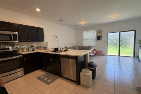 Villa ou maison à louer à Homestead, Floride: 2 chambres, 132.11 m2 № 2086604 - photo 8
