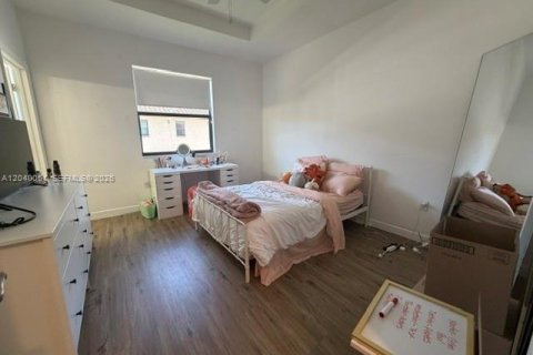Villa ou maison à louer à Homestead, Floride: 2 chambres, 132.11 m2 № 2086604 - photo 4