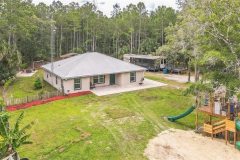 House in Osteen, Florida 3 bedrooms, 160.54 sq.m. № 1722352 - photo 1