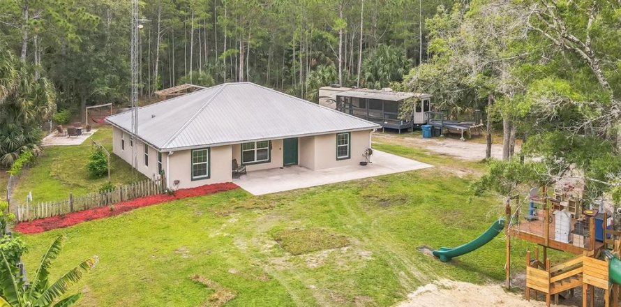 House in Osteen, Florida 3 bedrooms, 160.54 sq.m. № 1722352