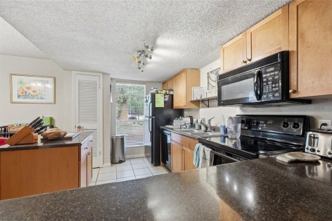 Condo in Gainesville, Florida, 1 bedroom № 2197175 - photo 6