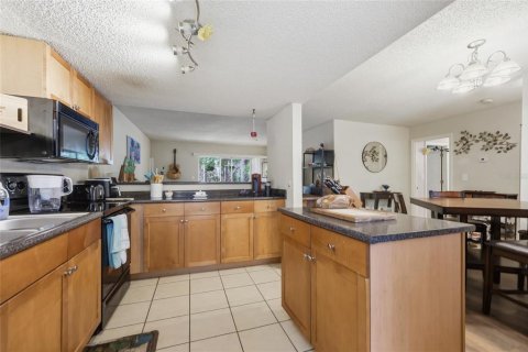 Condo in Gainesville, Florida, 1 bedroom № 2197175 - photo 5