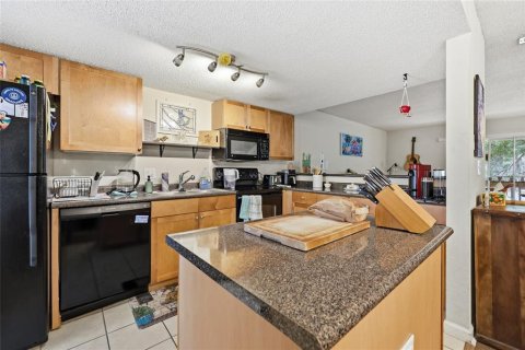 Condo in Gainesville, Florida, 1 bedroom № 2197175 - photo 4