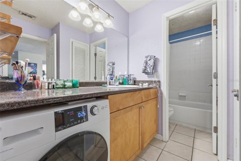 Condo in Gainesville, Florida, 1 bedroom № 2197175 - photo 13