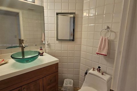 Copropriété à louer à Miami, Floride: 2 chambres, 86.4 m2 № 2010971 - photo 11