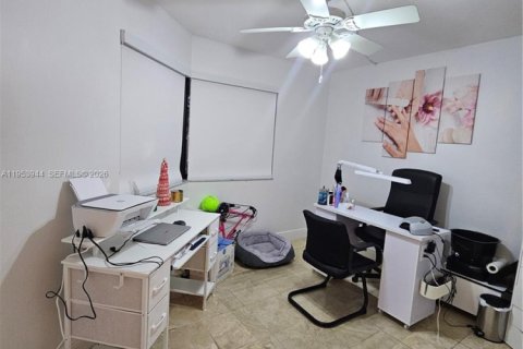 Copropriété à louer à Miami, Floride: 2 chambres, 86.4 m2 № 2010971 - photo 10